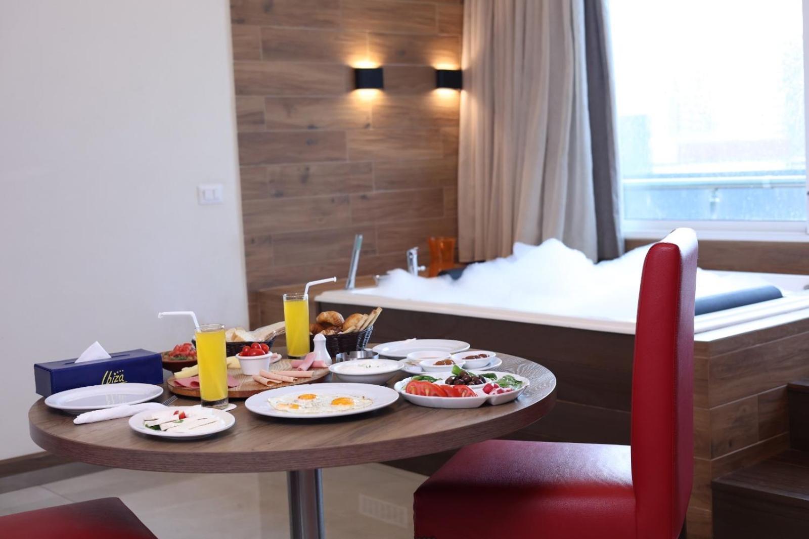 Ibiza Hotel Jounieh Ngoại thất bức ảnh